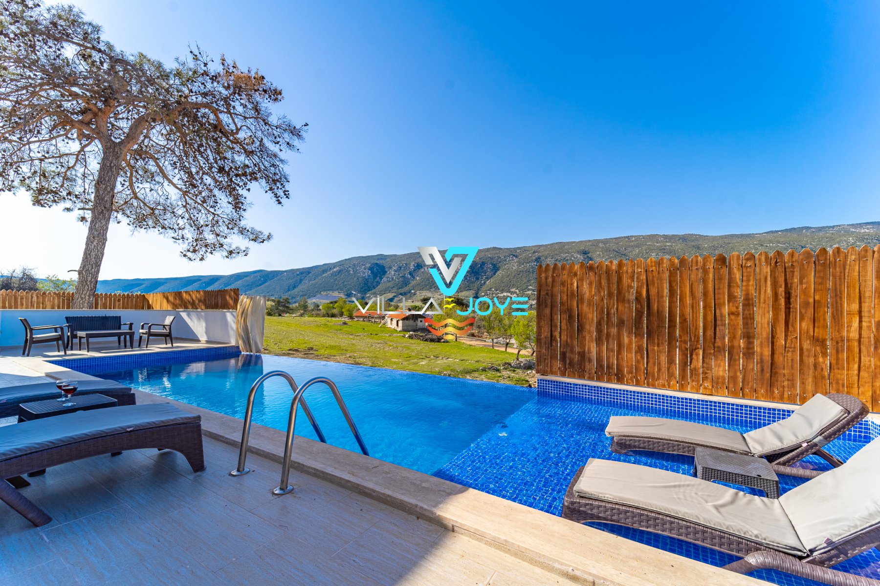 Antalya, Kalkan'da 2 Odalı, 2 Banyolu, 4 Kişiye Kadar Konaklamalı Kiralık Villa - No:75