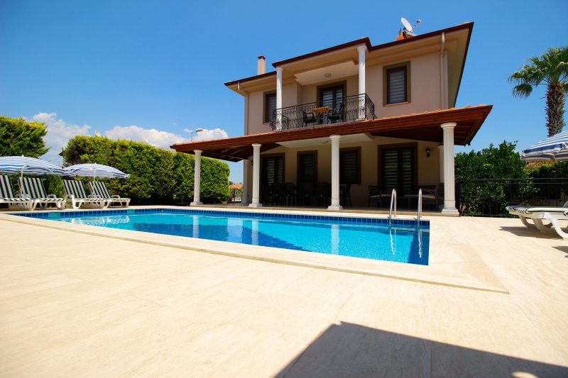 Muğla, Dalyan'da 4 Odalı, 3 Banyolu, 8 Kişiye Kadar Konaklamalı Kiralık Villa - No: 81