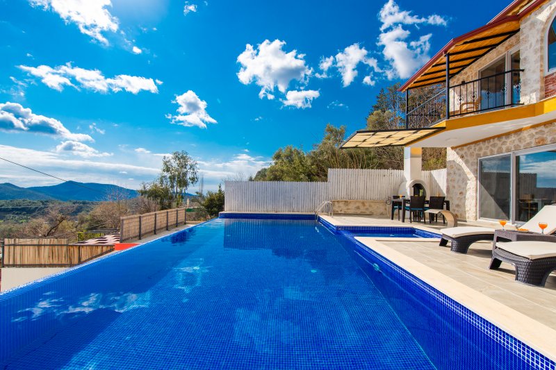 Antalya, Kalkan'da 2 Odalı, 2 Banyolu, 4 Kişiye Kadar Konaklamalı Kiralık Tatil Evi - No: 83
