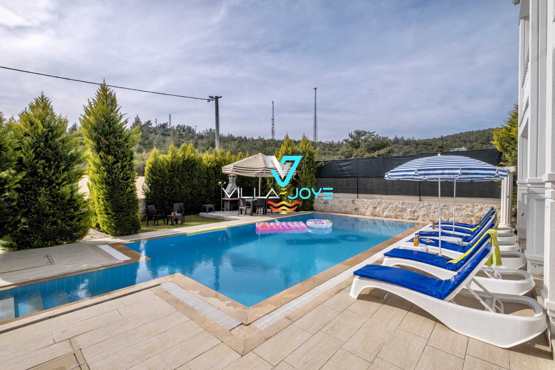 Muğla, Fethiye'de, 4 Odalı, 4 Banyolu, 8 Kişiye Kadar Konaklamalı Kiralık Villa - No: 86