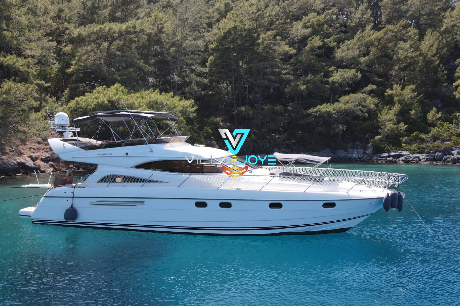 Muğla, Göcek'te, 3 Odalı, 2 WC'li, 6 Kişiye Kadar Konaklamalı Kiralık Tekne - No: T1
