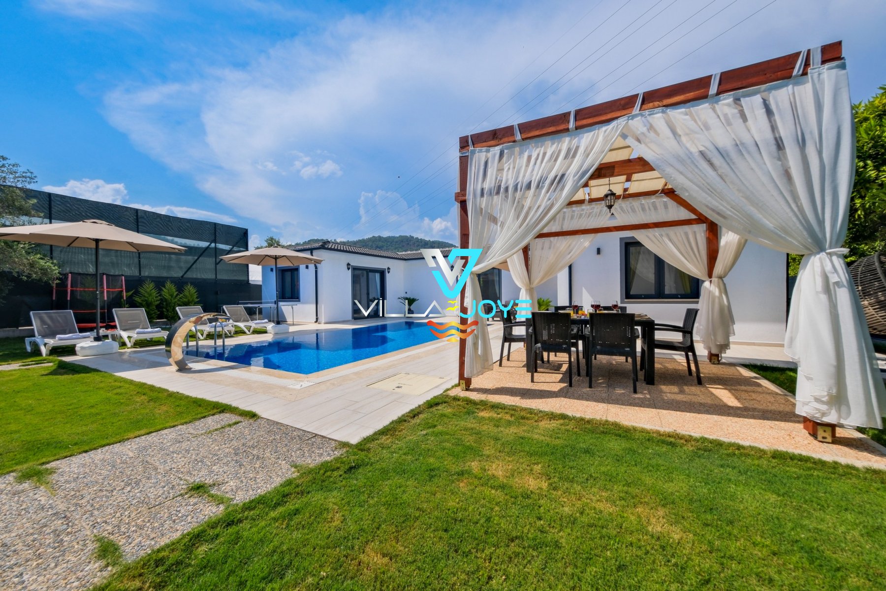 Muğla, Fethiye'de, 2 Odalı, 2 Banyolu, 4 Kişiye Kadar Konaklamalı Kiralık Villa - No: 99