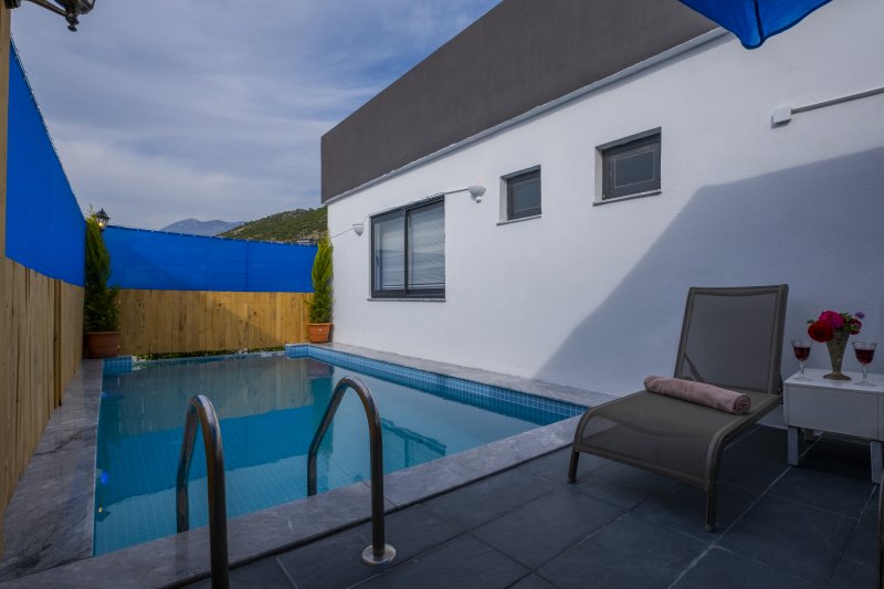 Antalya, Kalkan'da, 2 Odalı, 1 Banyolu, 4 Kişiye Kadar Konaklamalı Kiralık Villa - No: 104