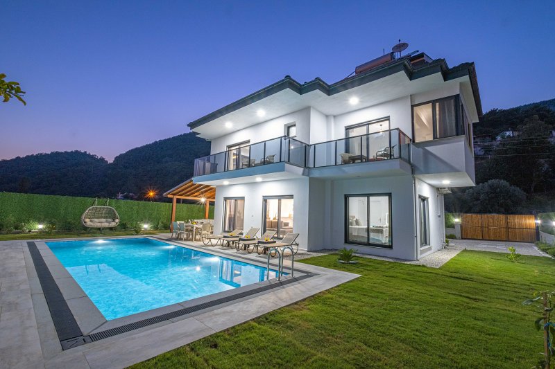 Muğla, Göcek'te 4 Odalı, 4 Banyolu, 9 Kişiye Kadar Konaklamalı, Kiralık Villa - No: 140