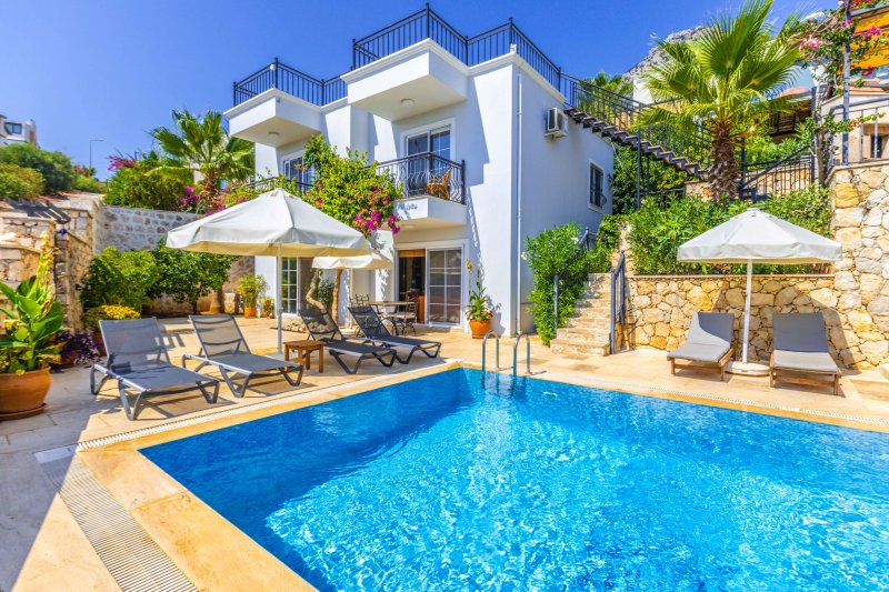 Antalya, Kalkan'da 4 Odalı, 3 Banyolu, 8 Kişiye Kadar Konaklamalı, Kiralık Villa - No: 174