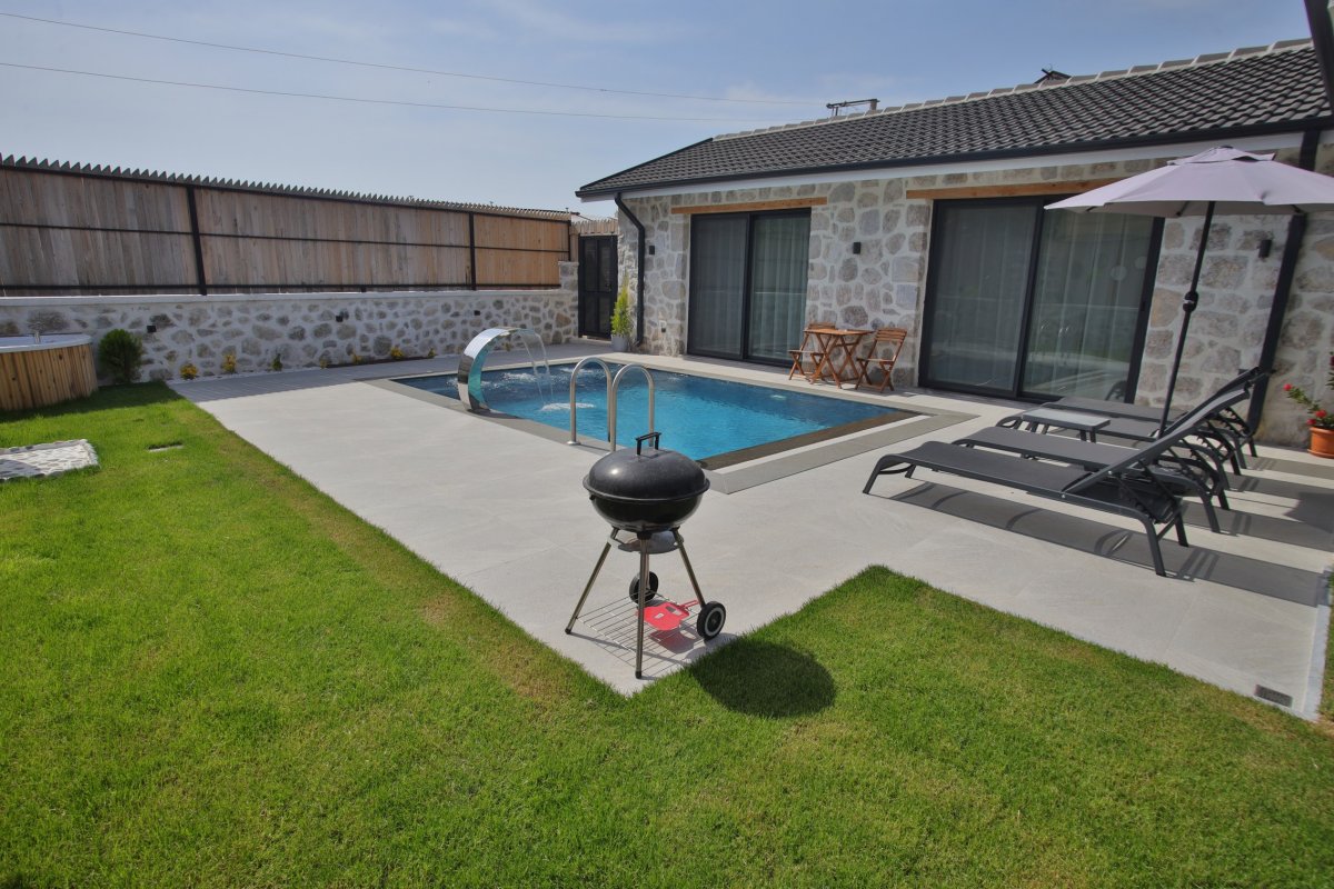 Muğla, Fethiye'de 2 Odalı, 2 Banyolu, 4 Kişiye Kadar Konaklamalı, Kiralık Villa - No: 204