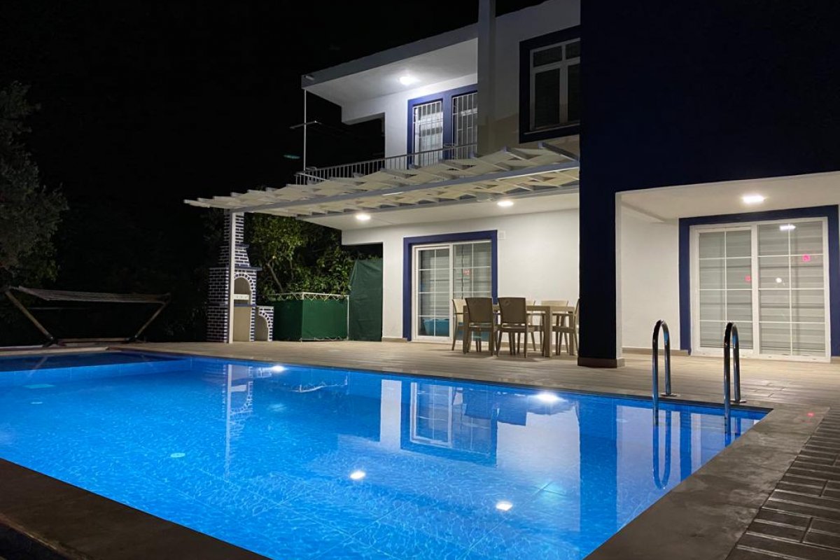 Muğla, Fethiye'de 4 Odalı, 3 Banyolu, 8 Kişiye Kadar Konaklamalı, Kiralık Villa - No: 221