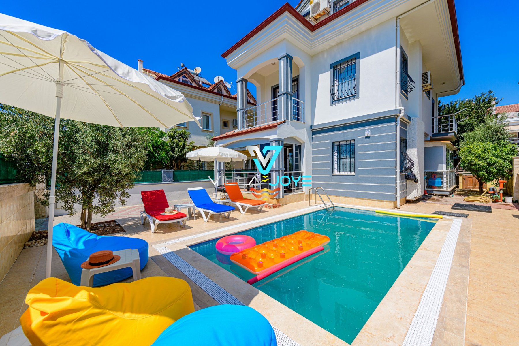 Muğla, Fethiye'de 4 Odalı, 3 Banyolu, 9 Kişiye Kadar Konaklamalı, Kiralık Villa - No: 233-1