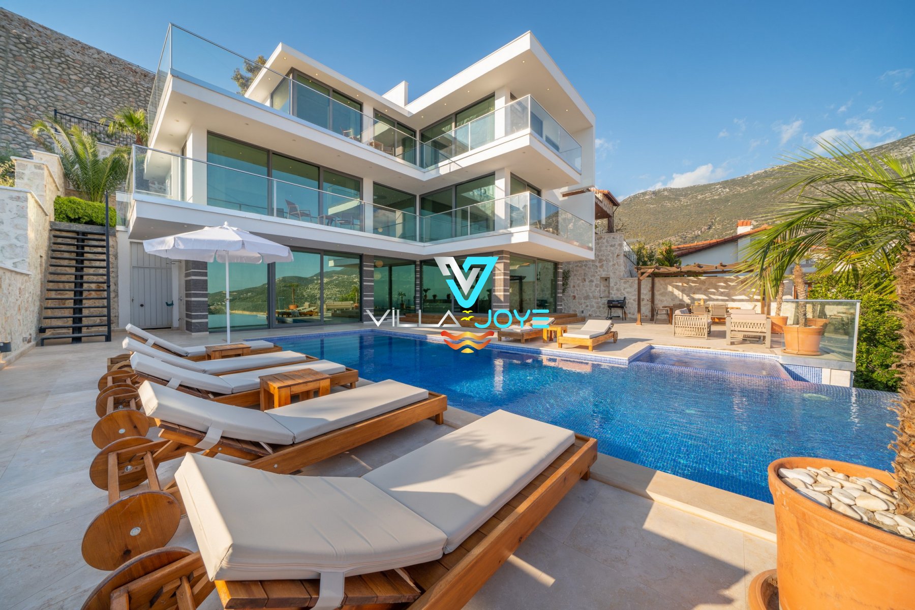 Antalya, Kalkan'da 4 Odalı, 6 Banyolu, 8 Kişiye Kadar Konaklamalı, Kiralık Villa - No: 289