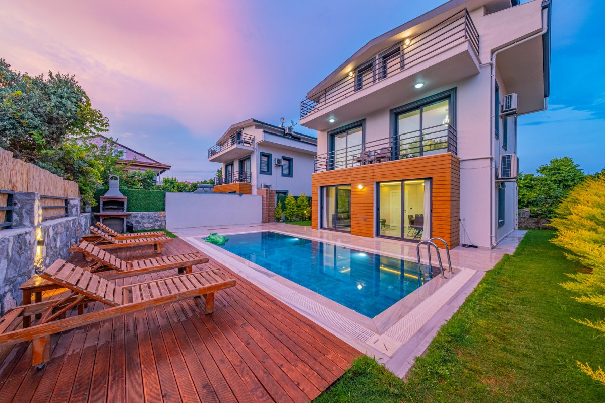 Muğla, Fethiye'de, 4 Odalı, 4 Banyolu, 8 Kişiye Kadar Konaklamalı Kiralık Villa - No: 293