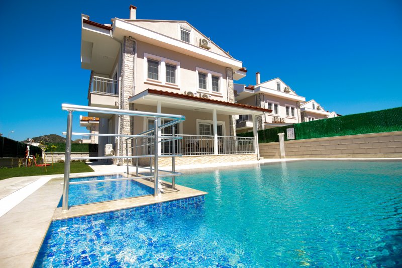 Muğla, Dalyan'da 5 Odalı, 6 Banyolu, 10 Kişiye Kadar Konaklamalı, Kiralık Villa - No: 38-1