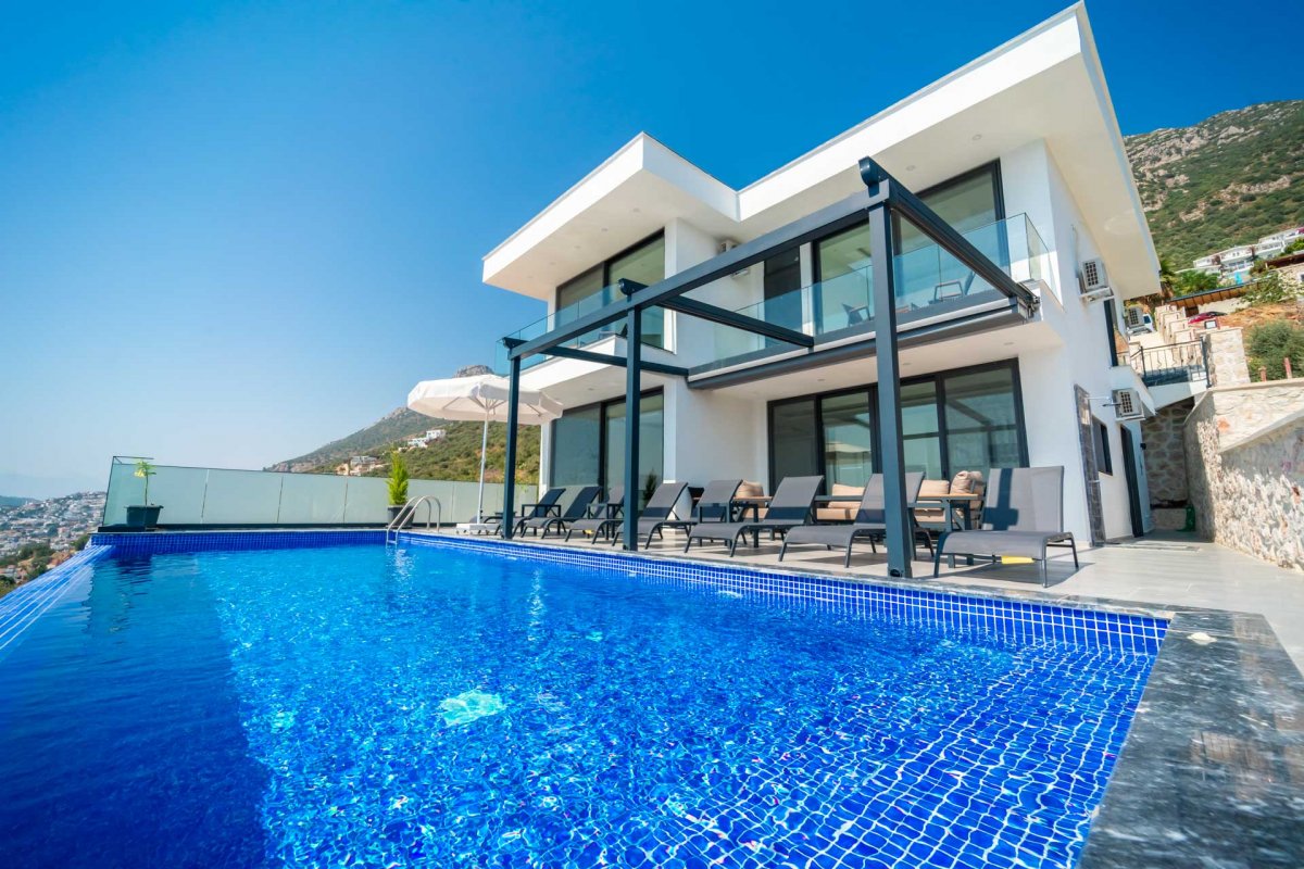 Antalya, Kalkan'da, 4 Odalı, 4 Banyolu, 8 Kişiye Kadar Konaklamalı Kiralık Tatil Evi - No: 336