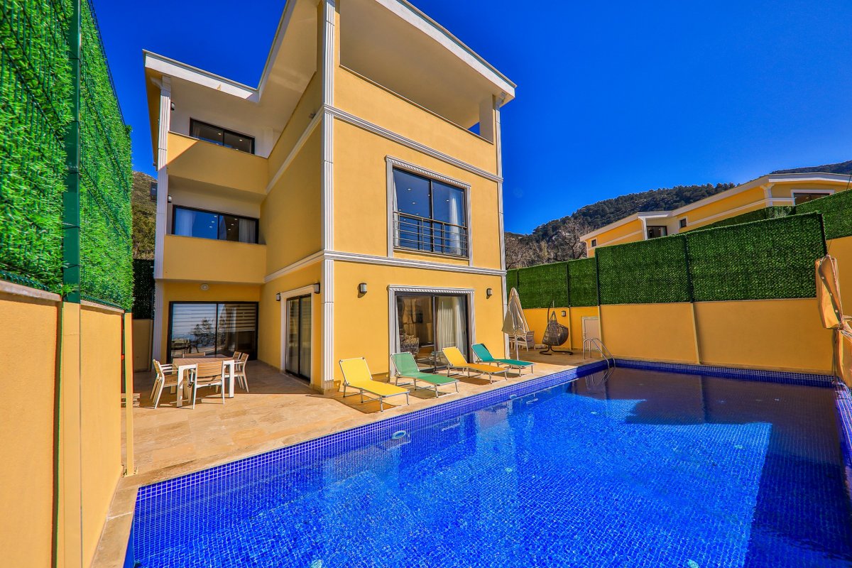 Antalya, Kalkan'da, 5 Odalı, 7 Banyolu, 11 Kişiye Kadar Konaklamalı Kiralık Tatil Evi - No: 345