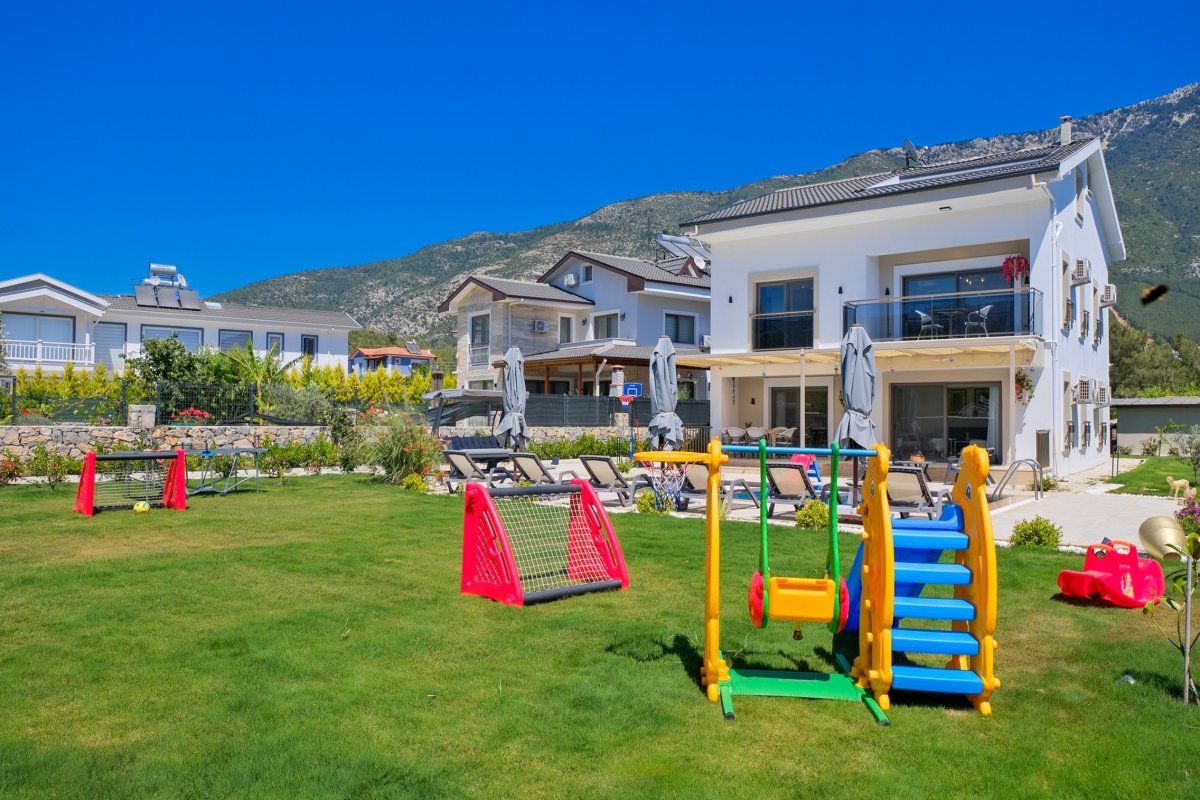 Muğla, Fethiye'de 4 Odalı, 4 Banyolu, 8 Kişiye Kadar Konaklamalı, Kiralık Tatil Evi - No: 383