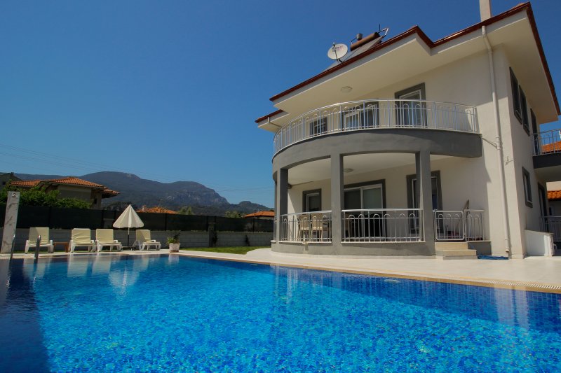 Muğla, Dalyan'da 4 Odalı, 4 Banyolu, 9 Kişiye Kadar Konaklamalı Kiralık Villa - No:58