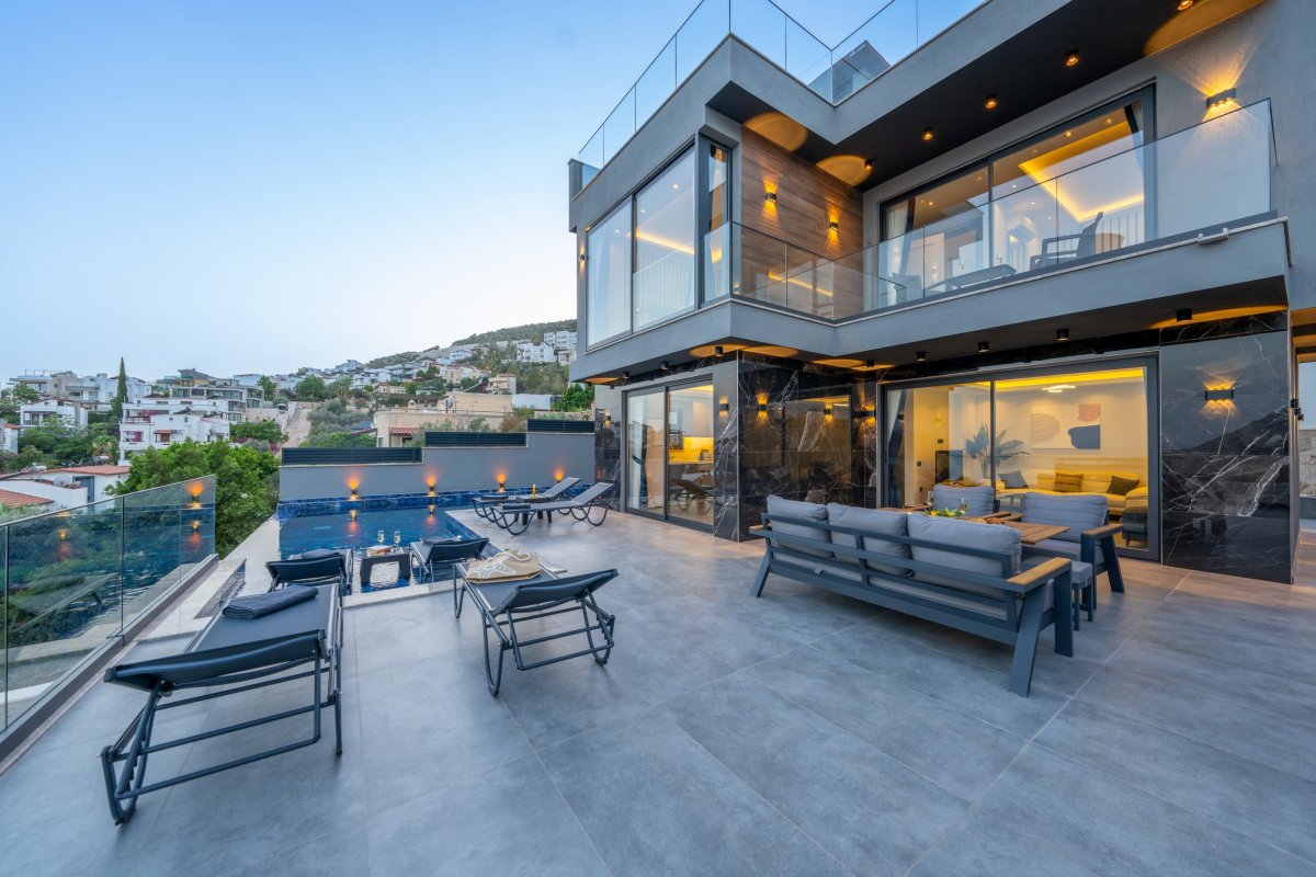 Antalya, Kalkan'da 4 Odalı, 4 Banyolu, 8 Kişiye Kadar Konaklamalı Kiralık Tatil Evi - No: 490