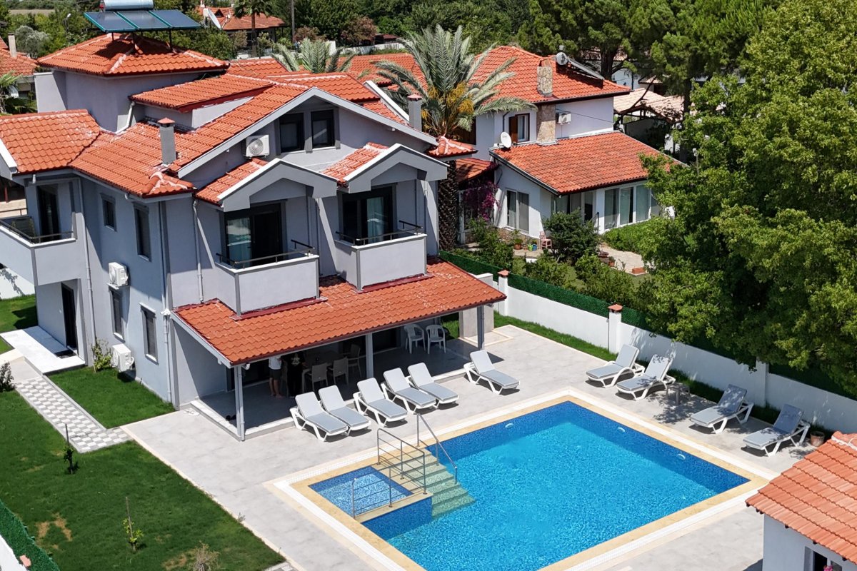 Muğla, Dalyan'da 6 Odalı, 5 Banyolu, 12 Kişiye Kadar Konaklamalı Kiralık Tatil Evi - No: 493