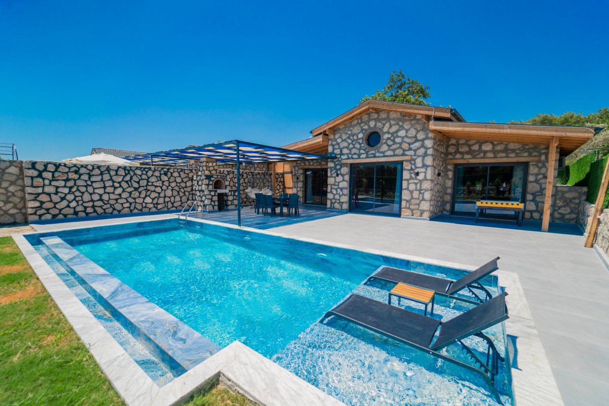 Antalya, Kalkan'da 2 Odalı, 2 Banyolu, 4 Kişiye Kadar Konaklamalı Kiralık Tatil Evi - No: 496-1