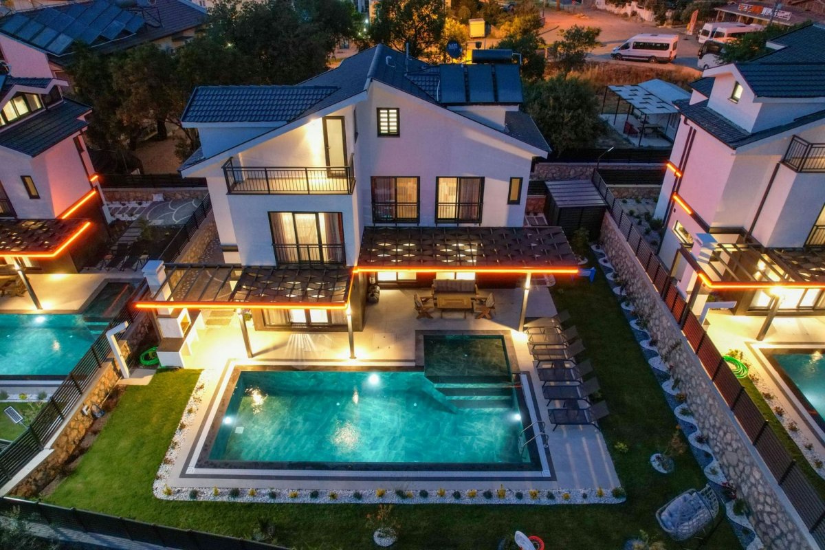 Muğla, Fethiye'de 4 Odalı, 4 Banyolu, 8 Kişiye Kadar Konaklamalı Kiralık Tatil Evi - No: 500-2