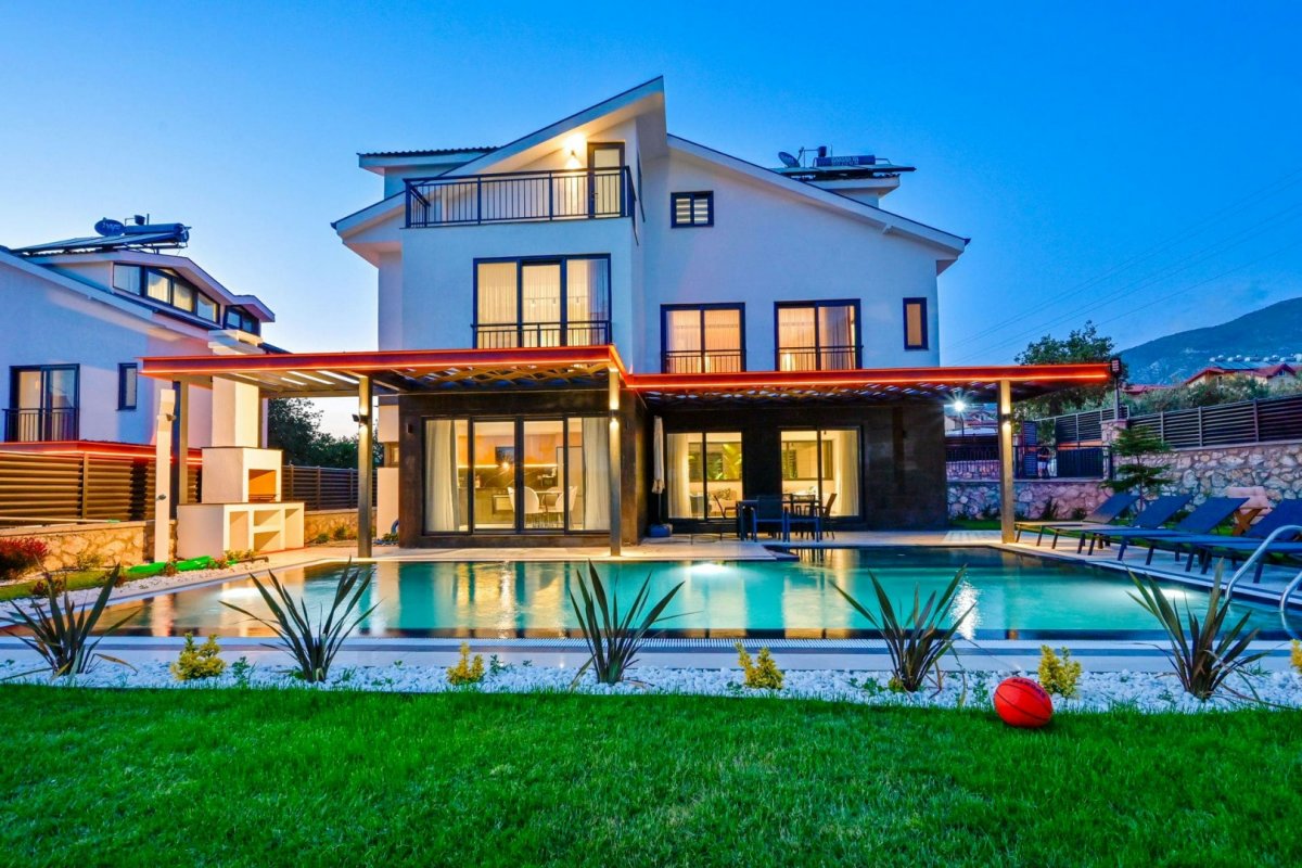 Muğla, Fethiye'de 4 Odalı, 4 Banyolu, 8 Kişiye Kadar Konaklamalı Kiralık Tatil Evi - No: 500-3