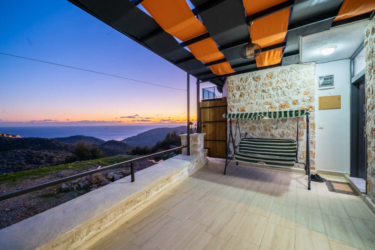 Antalya, Kalkan'da 2 Odalı, 2 Banyolu 4 Kişiye Kadar Konaklamalı Kiralık Tatil Evi - No: 520