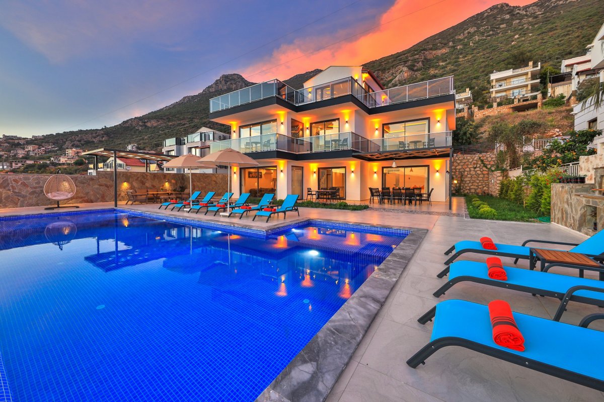 Antalya, Kalkan'da 5 Odalı, 5 Banyolu 10 Kişiye Kadar Konaklamalı Kiralık Tatil Evi - No: 521