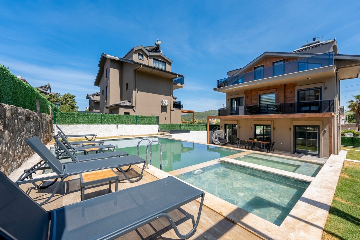 Muğla, Fethiye'de 4 Odalı, 4 Banyolu 8 Kişiye Kadar Konaklamalı Kiralık Tatil Evi - No: 551-1