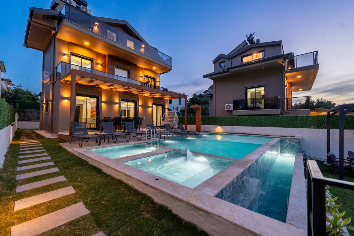 Muğla, Fethiye'de 4 Odalı, 4 Banyolu 8 Kişiye Kadar Konaklamalı Kiralık Tatil Evi - No: 551-2