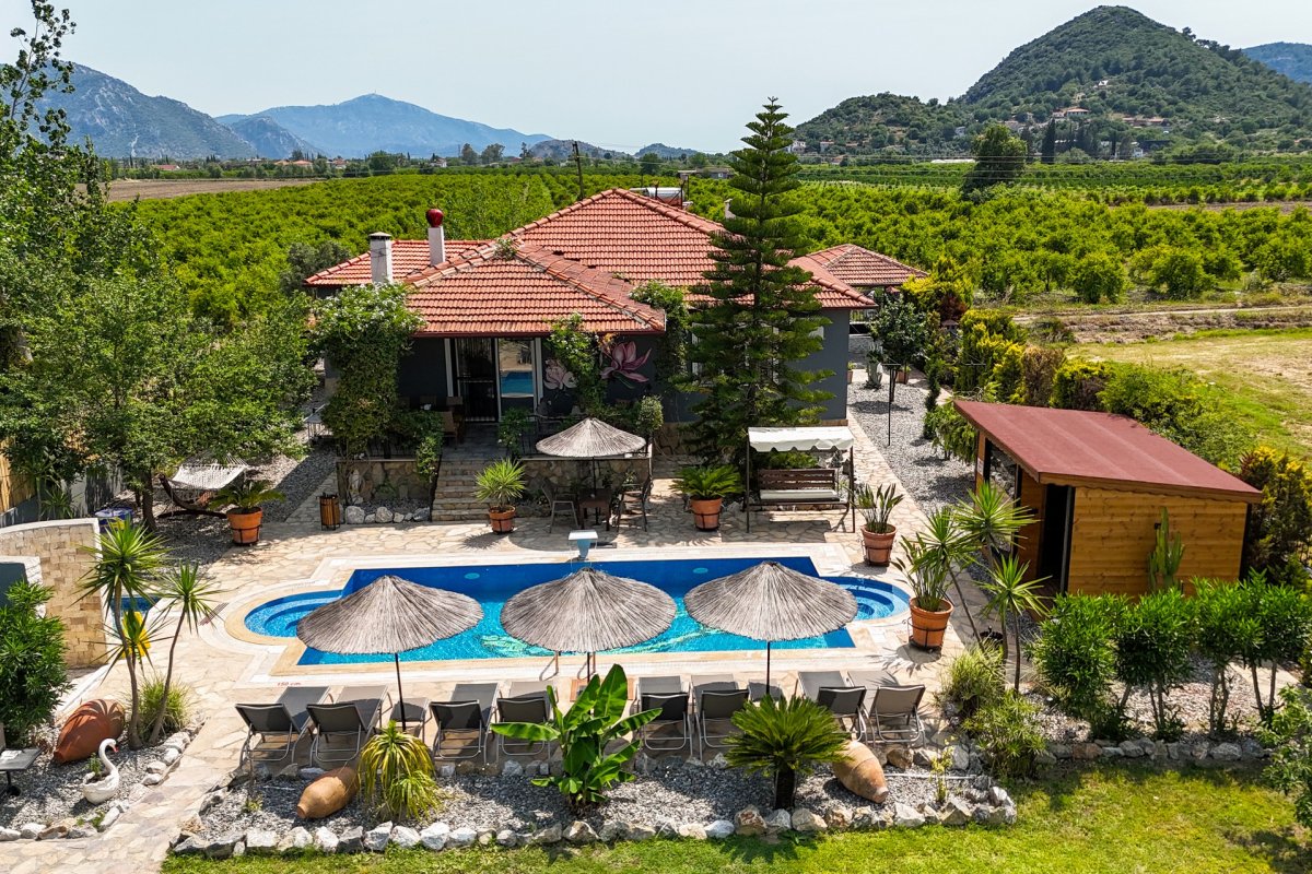 Muğla, Dalyan'da 4 Odalı, 4 Banyolu 8 Kişiye Kadar Konaklamalı Kiralık Tatil Evi - No: 555-1