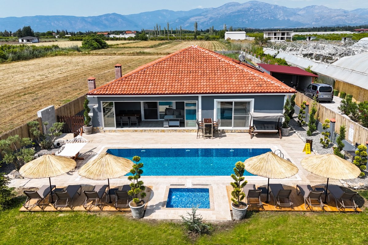 Muğla, Dalyan'da 4 Odalı, 4 Banyolu 8 Kişiye Kadar Konaklamalı Kiralık Tatil Evi - No: 555-2