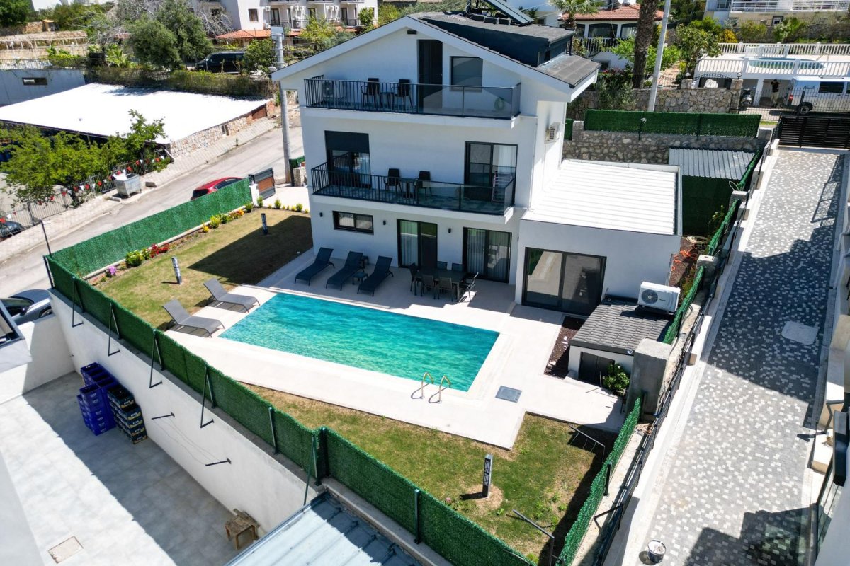 Muğla, Fethiye'de 3 Odalı, 3 Banyolu 7 Kişiye Kadar Konaklamalı Kiralık Tatil Evi - No: 557