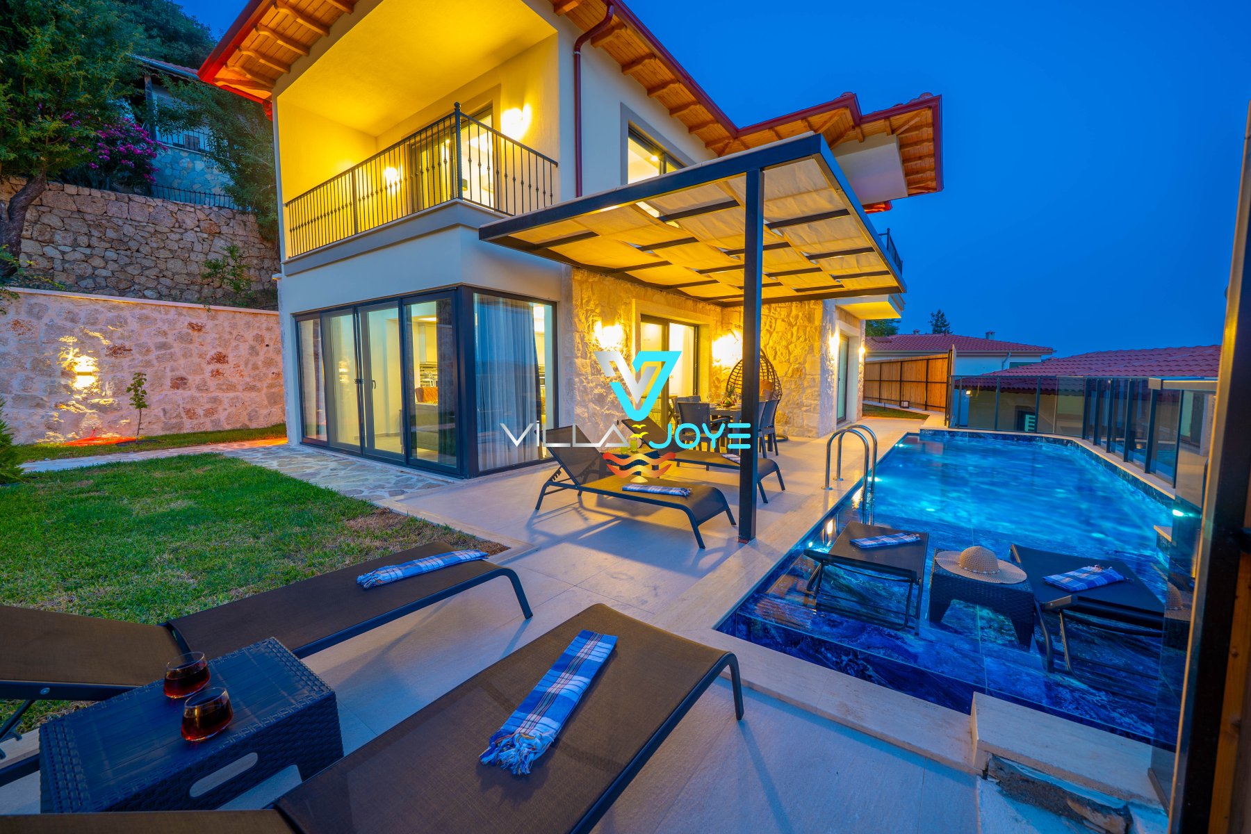 Antalya, Kaş'ta 3 Odalı, 3 Banyolu 6 Kişiye Kadar Konaklamalı Kiralık Tatil Evi - No: 569-1 Antalya, Kaş'ta 3 Odalı, 3 Banyolu 6 Kişiye Kadar Konaklamalı Kiralık Tatil Evi - No: 569-1