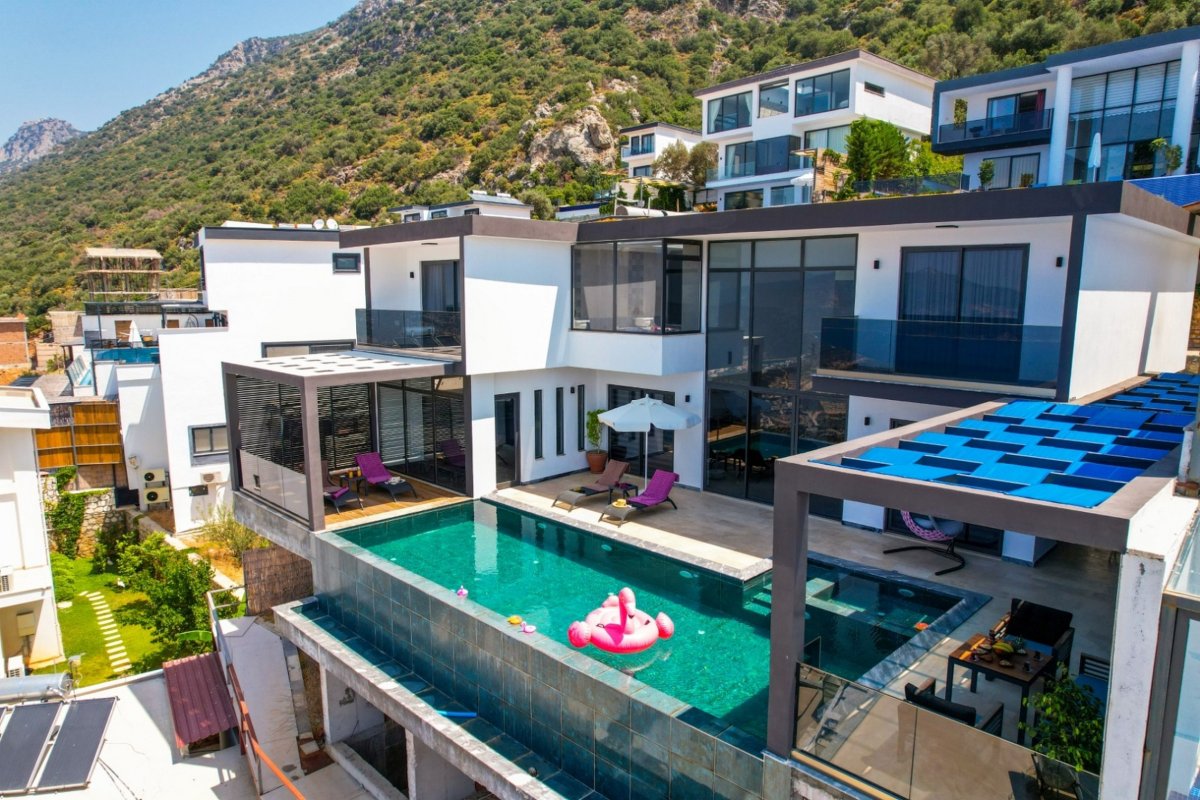 Antalya, Kalkan'da 3 Odalı, 3 Banyolu, 6 Kişiye Kadar Konaklamalı Kiralık Tatil Evi - No: 581