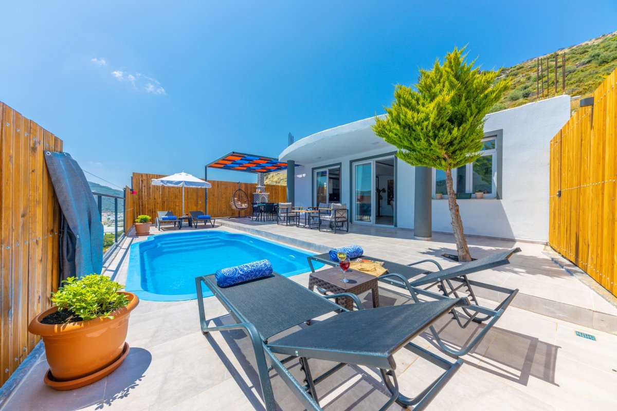 Antalya, Kalkan'da 2 Odalı, 3 Banyolu, 4 Kişiye Kadar Konaklamalı Kiralık Tatil Evi - No: 585