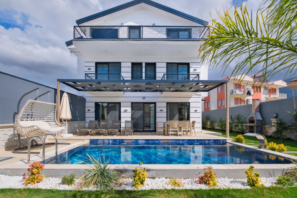 Muğla, Fethiye'de 4 Odalı, 3 Banyolu, 8 Kişiye Kadar Konaklamalı Kiralık Tatil Evi - No: 586