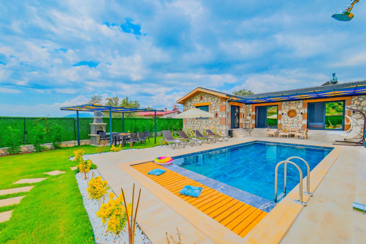 Muğla, Seydikemer'de 2 Odalı, 2 Banyolu 4 Kişiye Kadar Konaklamalı Kiralık Tatil Evi - No: 592